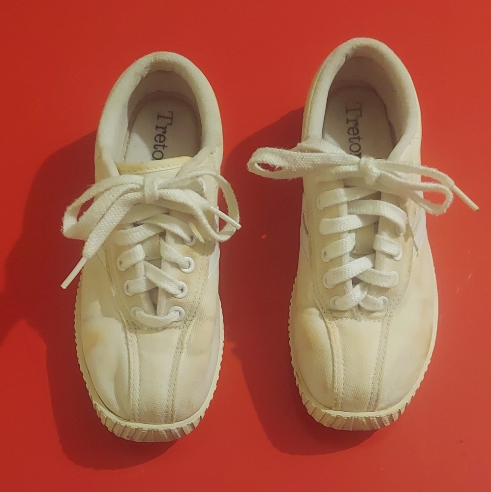 Vintage Tretorn White Tennis Shoes. Size 5.5-B